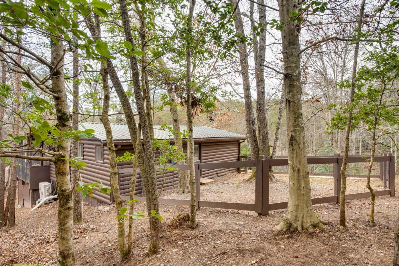 Peaceful Warne Cabin Fenced Yard And Screened Porch Brasstown Eksteriør billede