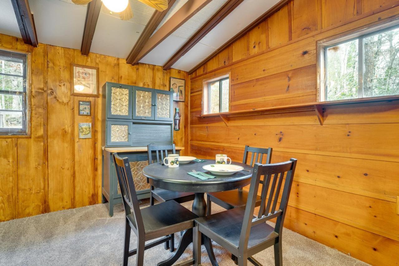 Peaceful Warne Cabin Fenced Yard And Screened Porch Brasstown Eksteriør billede