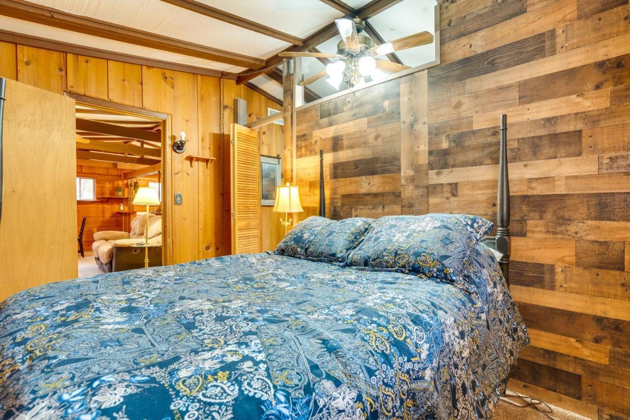 Peaceful Warne Cabin Fenced Yard And Screened Porch Brasstown Eksteriør billede