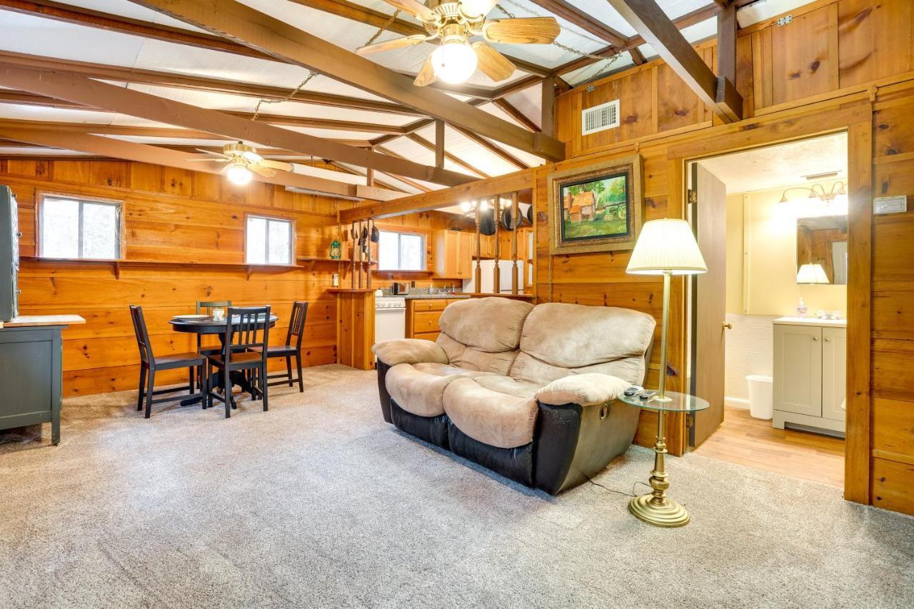 Peaceful Warne Cabin Fenced Yard And Screened Porch Brasstown Eksteriør billede